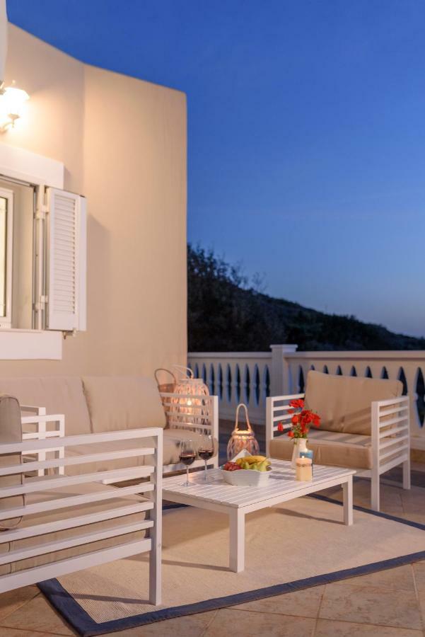 Full View In A Luxury House Villa Kalamaki  Esterno foto